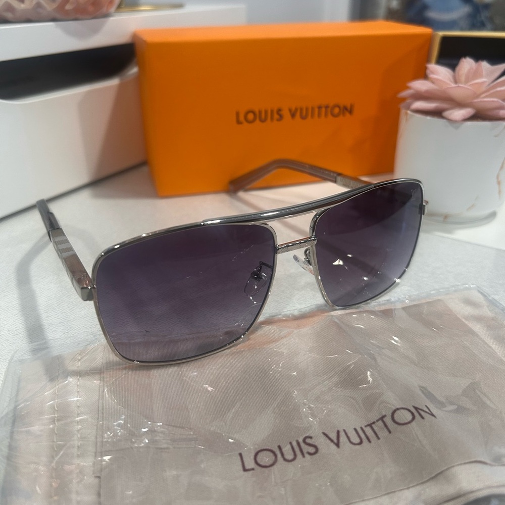 Louis Vuitton Silver and Gray Sunglasses - Picture 3 of 10